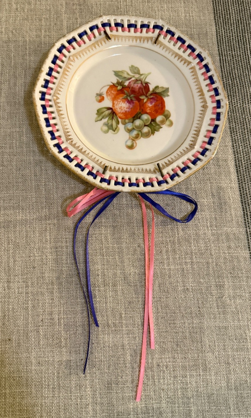 🍓 Vintage Bavaria Porcelain Ribbon Laced Wall Pocket Plate | Fruit 7"